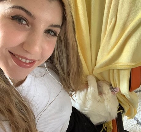 FrivolousFox ASMR xxx actress photo