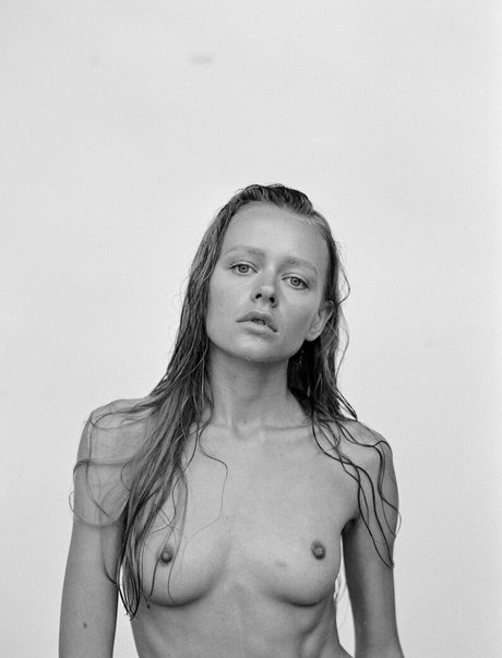 Yana Wex pretty actress images