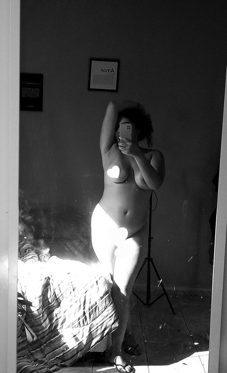 Thayna Acordaela star high quality image