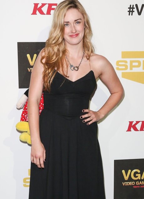 Ashley Johnson star images