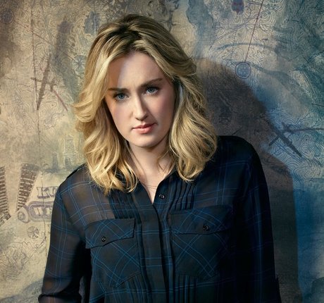 Ashley Johnson star hot archive