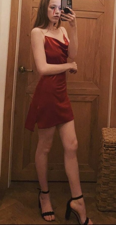 Amybeth McNulty naked pornstar pics