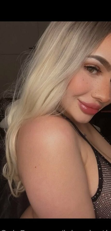 valentinee xo nude star img