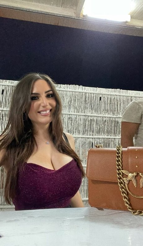 Chiara M star pornographic images