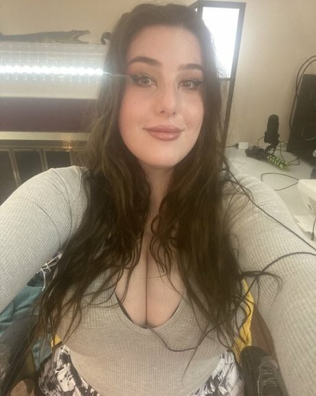 Moxy Mary model pretty gallery