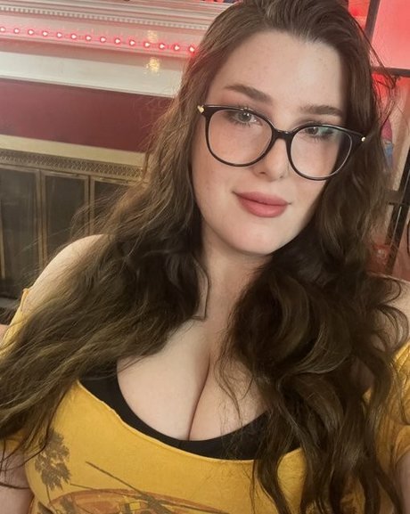 Moxy Mary model free photo