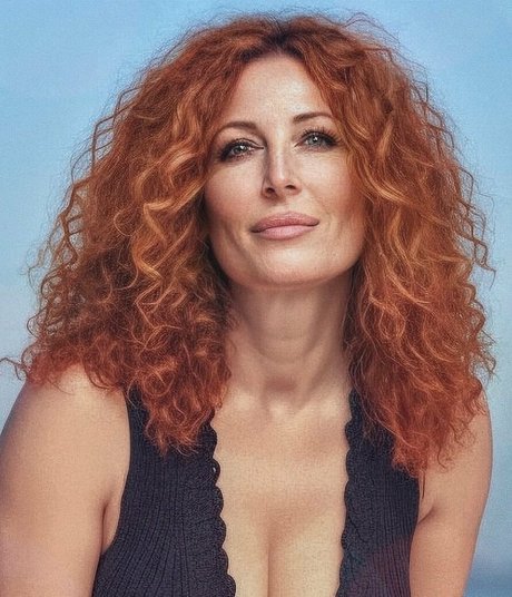 Mrs G Comics model top images