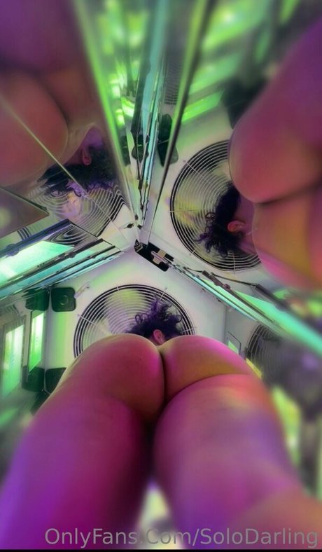 Solo Darling hot pornstar photo