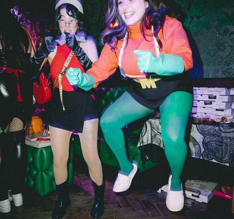 Alluux hot actress image