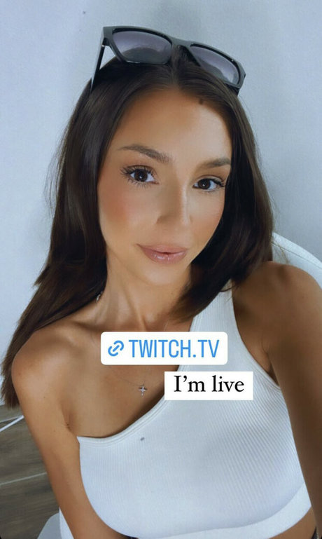 Taylor Alesia model pretty images