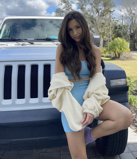 Taylor Alesia star free pictures