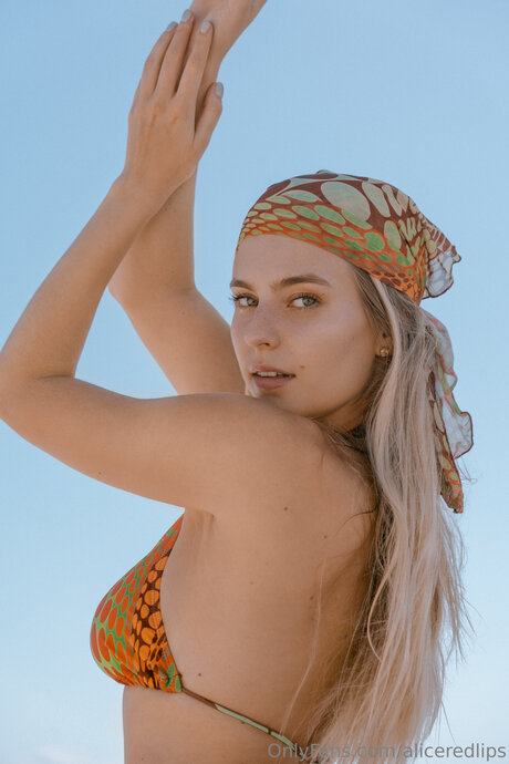 Aliceredlips hd star picture