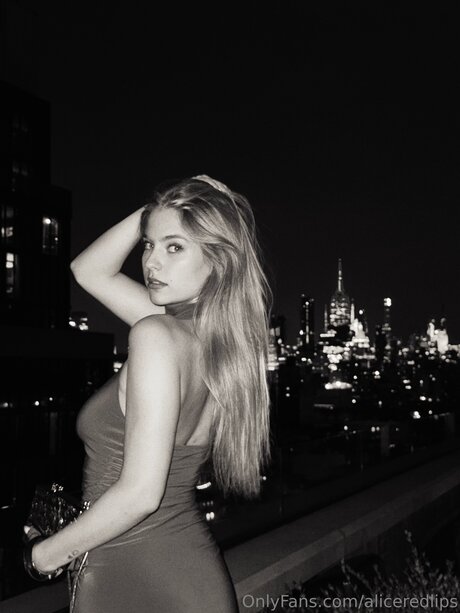 Aliceredlips model xxx pics