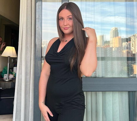 Katylee Bailey star top picture