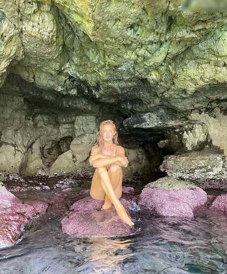 Cintia Dicker model adult pics