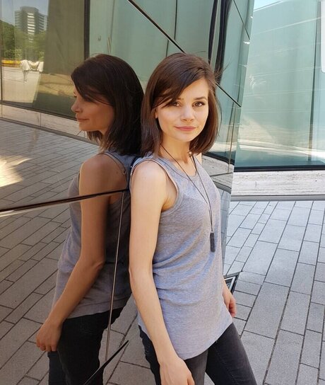 Joyce Ilg model art archive