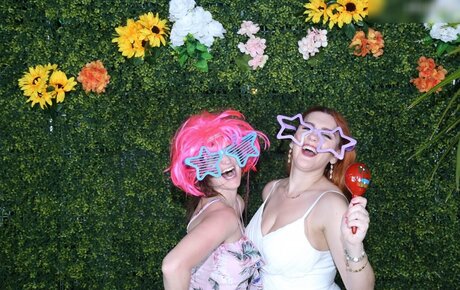 Photobox Flashes pornographic star photo