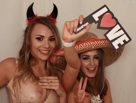 Photobox Flashes hd actress photos