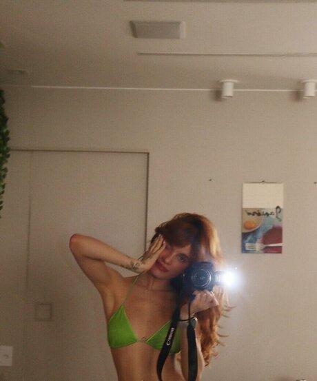 Liv Resenhas model nude picture