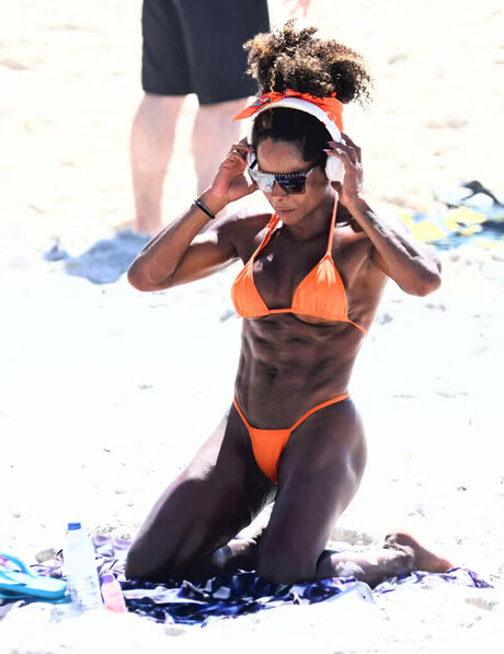 Adriana Bombom sexy star image