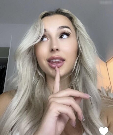 Maryyhx erotic star picture