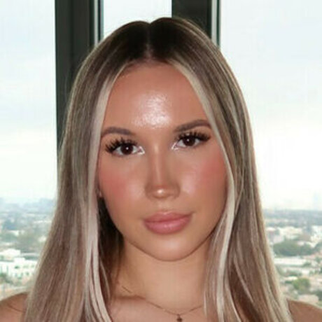 azra lifts hot star galleries