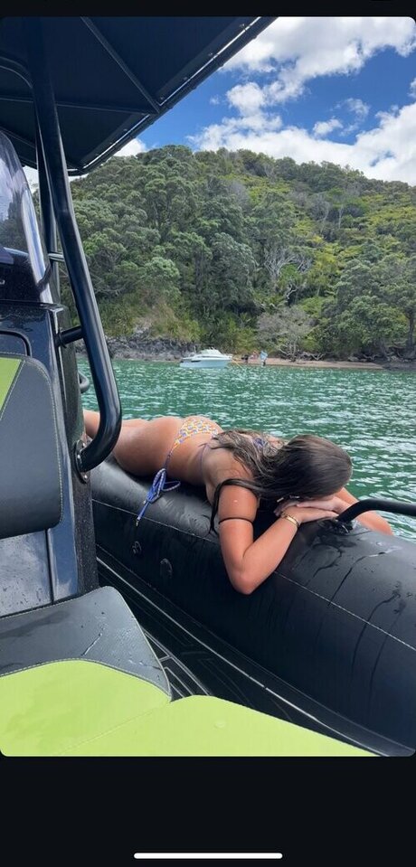 Lauramjj_ naked star img