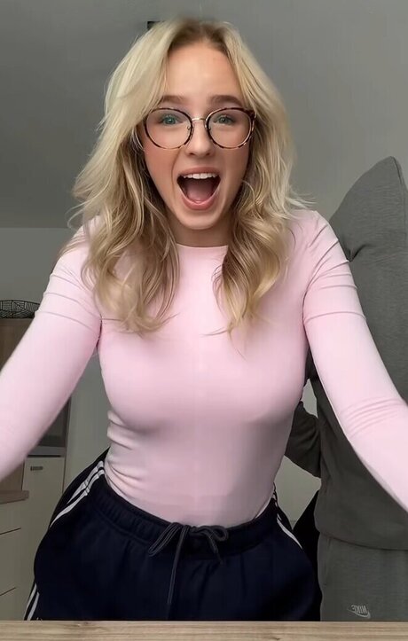 Emely Winkler star nude archive