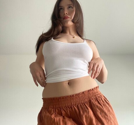 theleotina nudes actress pic