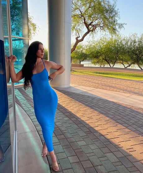 Allison Royalty sexy actress pictures