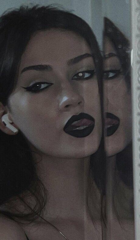 Itsmalic3 star erotic pic