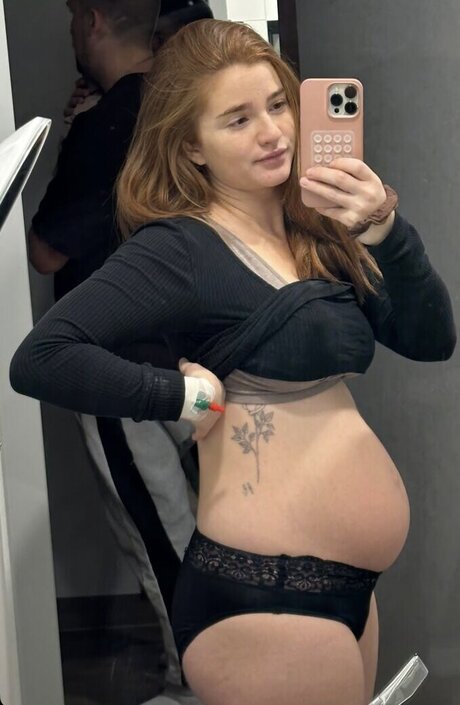 Julia Schulze pretty actress image