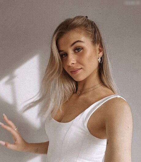 CorinaBRX free star pic