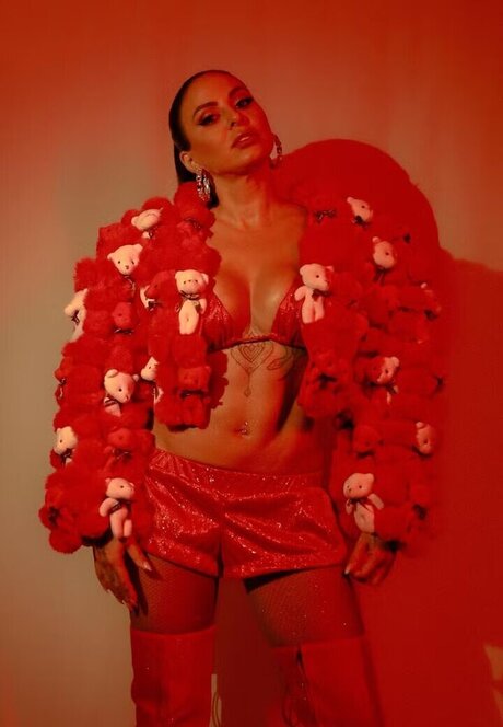 Alinne Rosa star hot photo