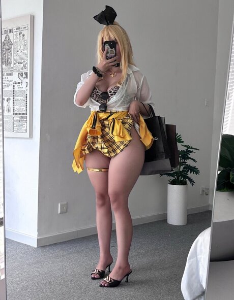 Rumipeach model pornographic pic