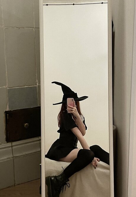 Kuromiromi model free photo