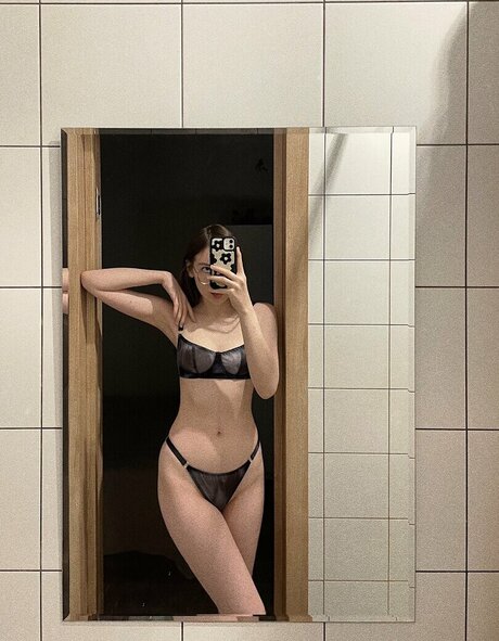 Kuromiromi adult model picture