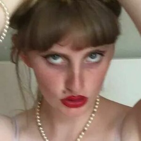 Ellie Zalar star naked pics