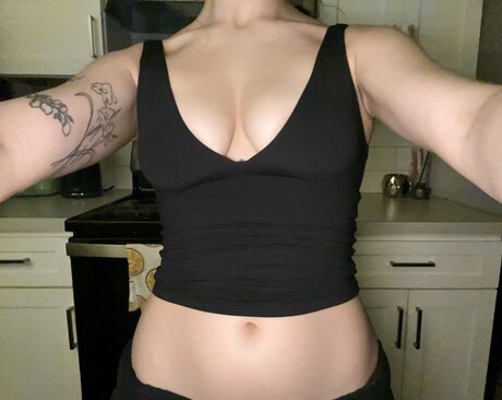 Aquariusdays adult model image