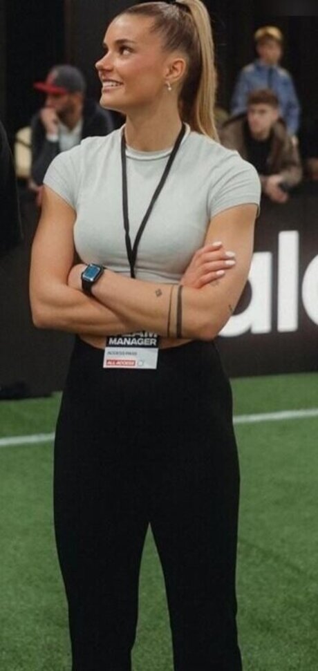 Selina Cerci hd star gallery