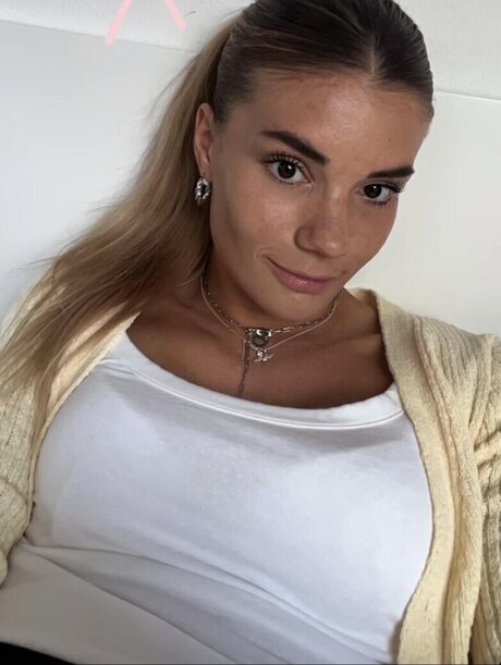 Selina Cerci model pornographic picture