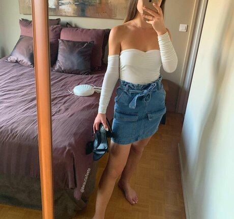 adriana feetgirl hd model pic