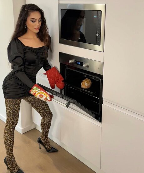 Mel Cross CD model pretty pic