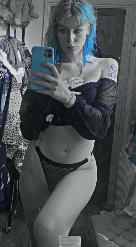 Sisterwhippy model hot pictures