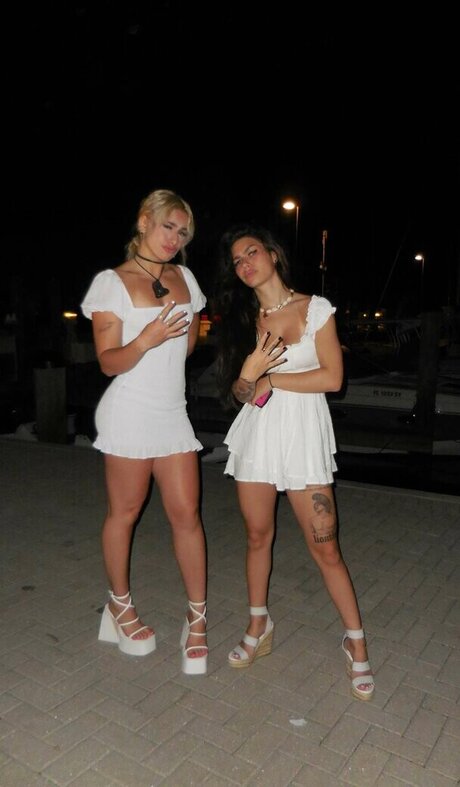 Thelatgirl sex model pic