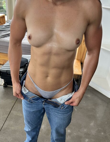 AryFitQueen star nudes pics