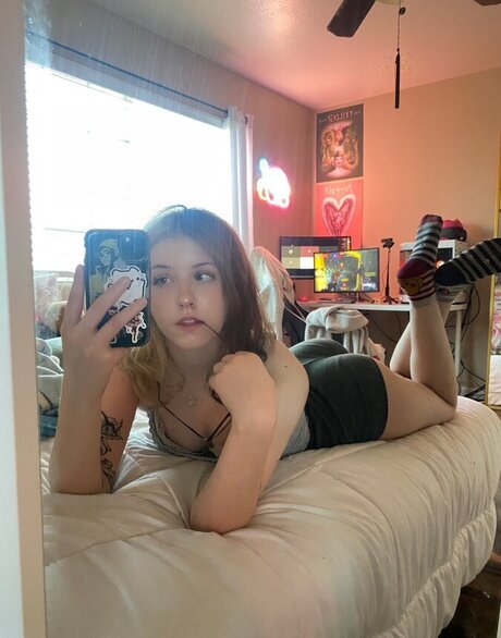 faeriies nude model images