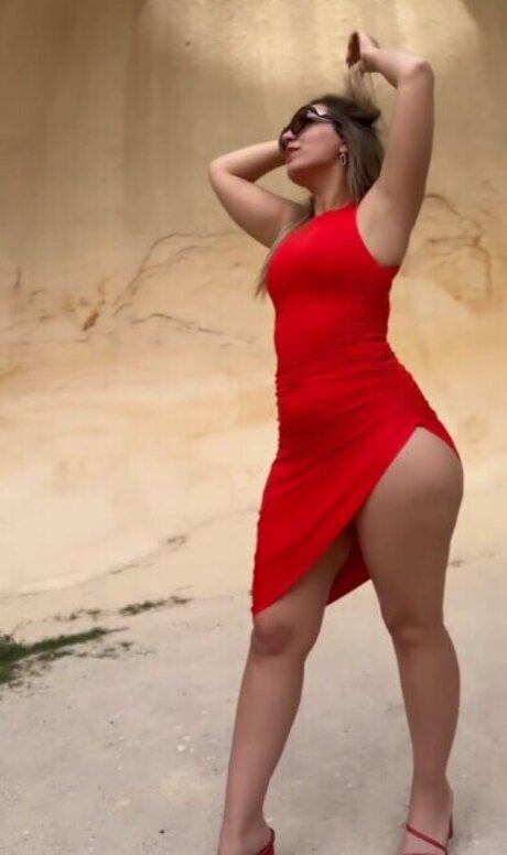 Fidan Atalay model hot photo