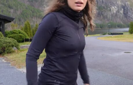 Sabrina Outdoor pretty model pics