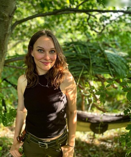 Sabrina Outdoor model photos